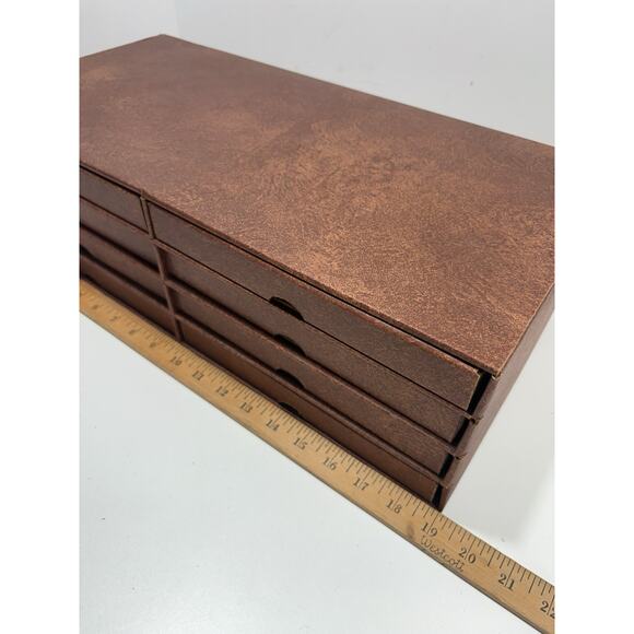 Bradex Seasons Cabinet Plates Cats Friends Etc Porcelain 7.75” Lot Of 7 & Case - Picture 11 of 13